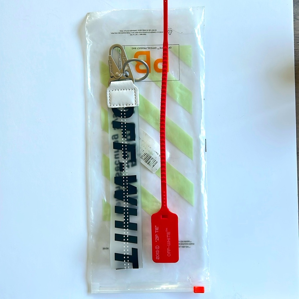 Off white key chain Industrial Clasp